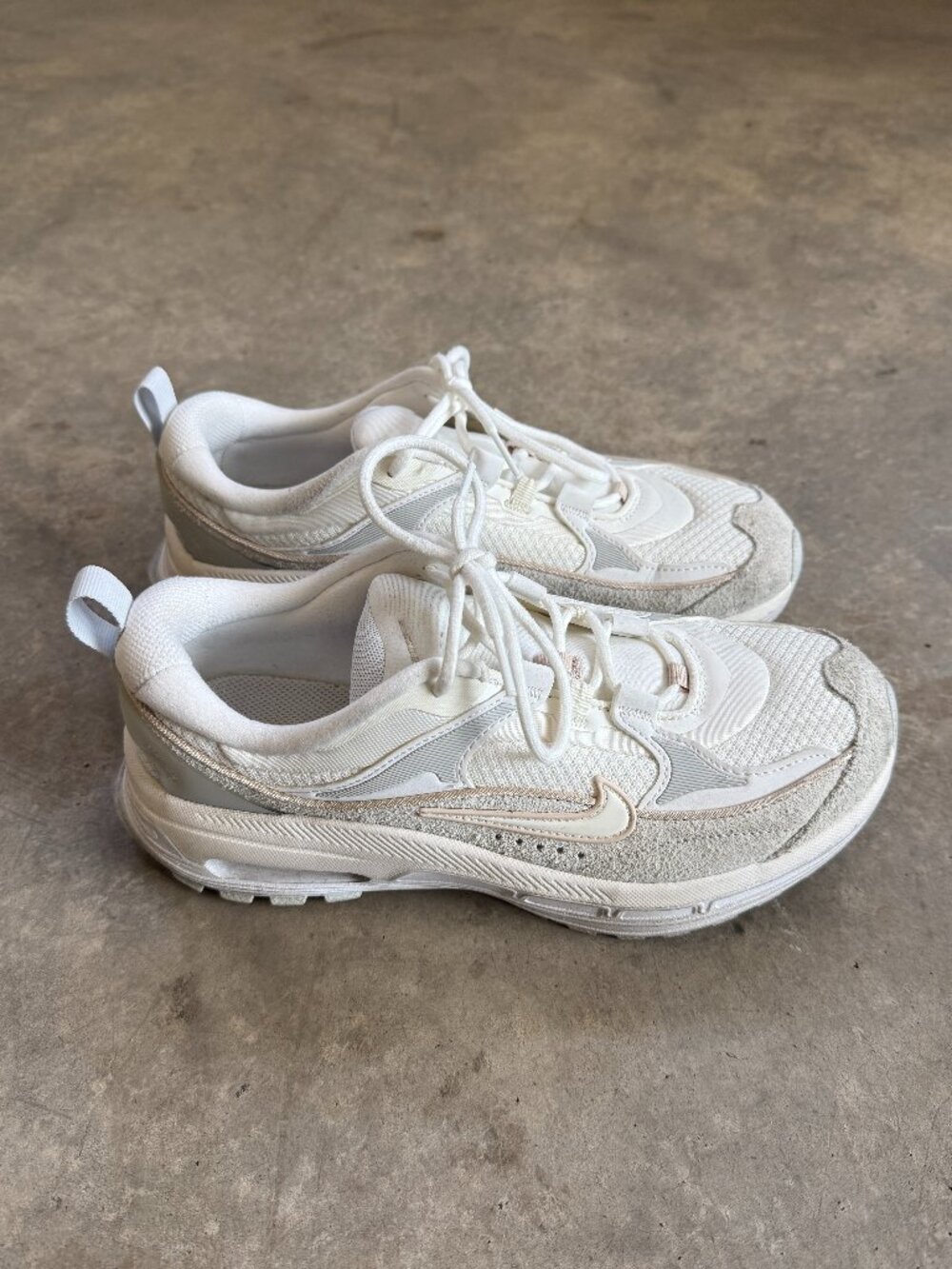 Nike Women's Air Max Bliss LX Photon Dust Size 8